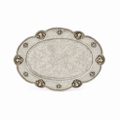 Vassoio in argento, Italia, 1934-1944, forma ovale con decorazioni in stile classico