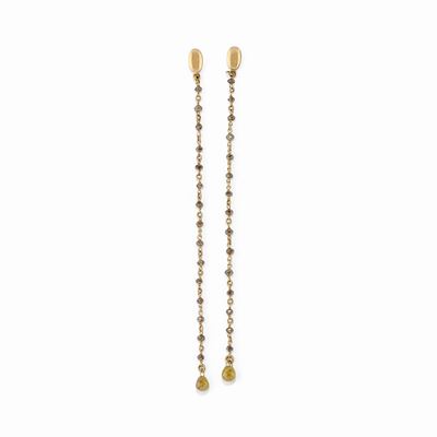 Orecchini pendenti in oro bianco 18K con diamanti grigi e gialli taglio briolette
