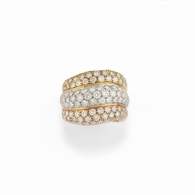 Anello in oro bianco, giallo e rosso 18K con pavé di diamanti