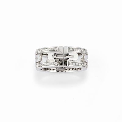 Anello con diamanti, oro bianco 18K, collezione 'Parentesi'