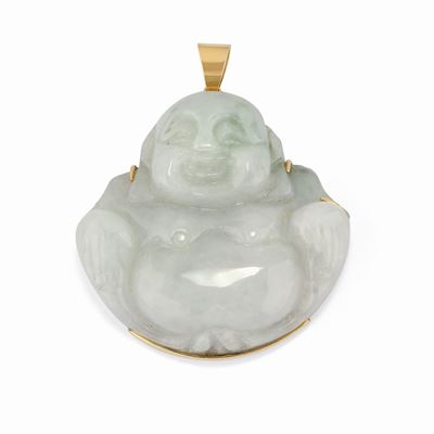 Pendente in oro giallo 18K con giada scolpita raffigurante Buddha