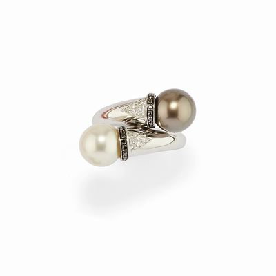 Anello in oro bianco 18K con perle coltivate giapponesi e tahitiane e diamanti