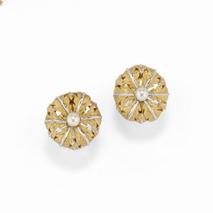 Buccellati Federico - A 18K two color gold and cultured pearl earring, Federico Buccellati