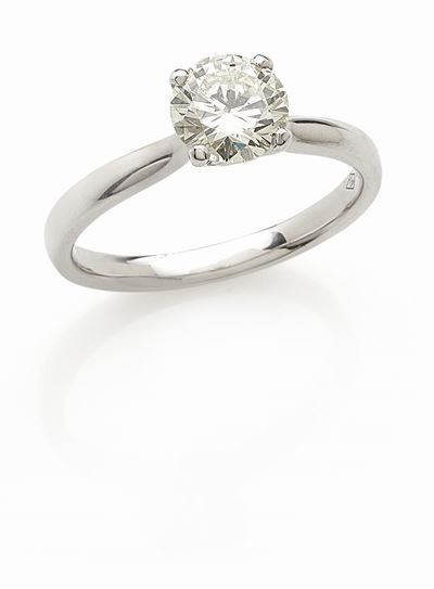 Anello solitario in oro bianco 18K con diamante taglio brillante