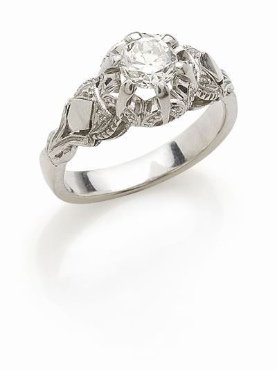 Anello in oro bianco 18K con diamante taglio vecchio