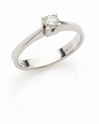 Anello solitario in oro bianco 18K con diamante taglio brillante