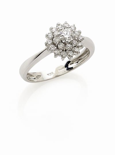 Anello in oro bianco 18K con diamanti
