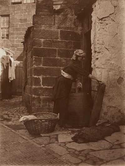 Fotografia anonima, Doing the washing, stampa vintage al carbone