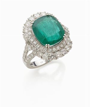 ANELLO IN ORO, SMERALDO E DIAMANTI