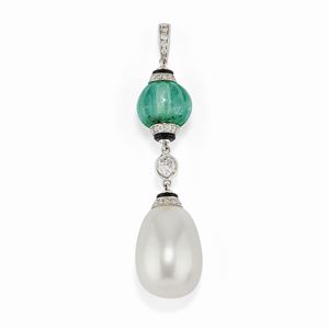 A 18K white gold, cultured pearl, emerald, diamond and onyx pendant, Villa