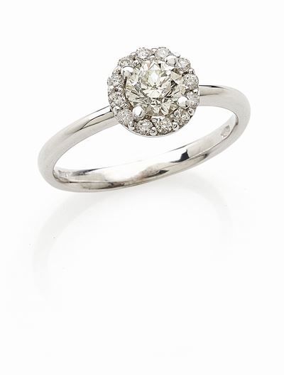 Anello in oro bianco 18K con diamanti
