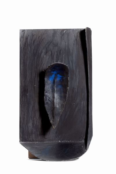 Opera senza titolo (legno combusto, terracotta, ferro, tecnica mista)