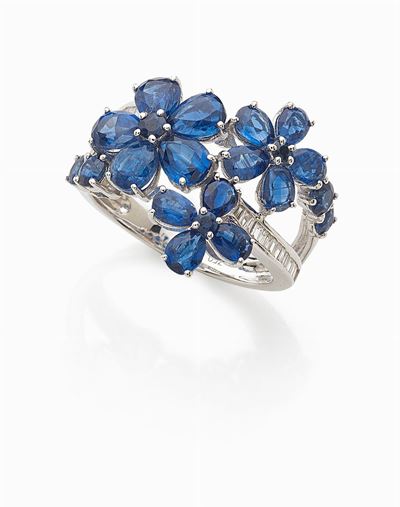 Anello in oro bianco 18K con zaffiri e diamanti