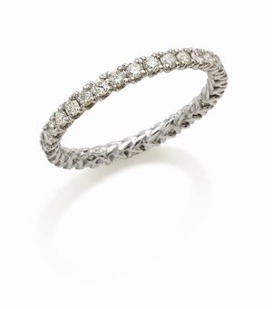 ANELLO RIVIÈRE IN ORO E DIAMANTI