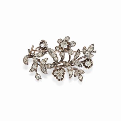 Spilla con diamanti, argento e oro giallo 18K, circa 3,50 ct