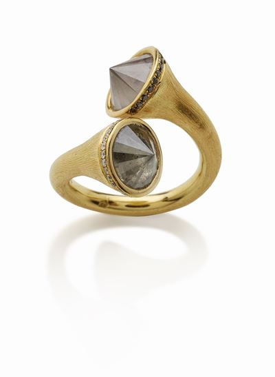 Anello in oro giallo 18K con diamanti taglio reverse