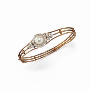 A 18K yellow gold, cultured pearl and diamond bangle, early 20th Century, defects