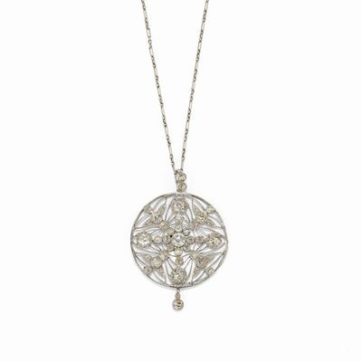 Collana in platino con diamanti taglio vecchio, 1920-30 circa