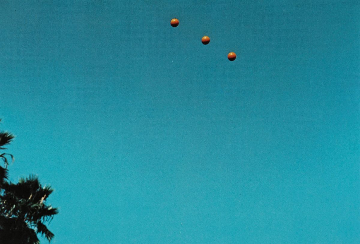 John Baldessari - Throwing Three Balls in The Air To Get a Straight Line (best Of 36 Attempts)