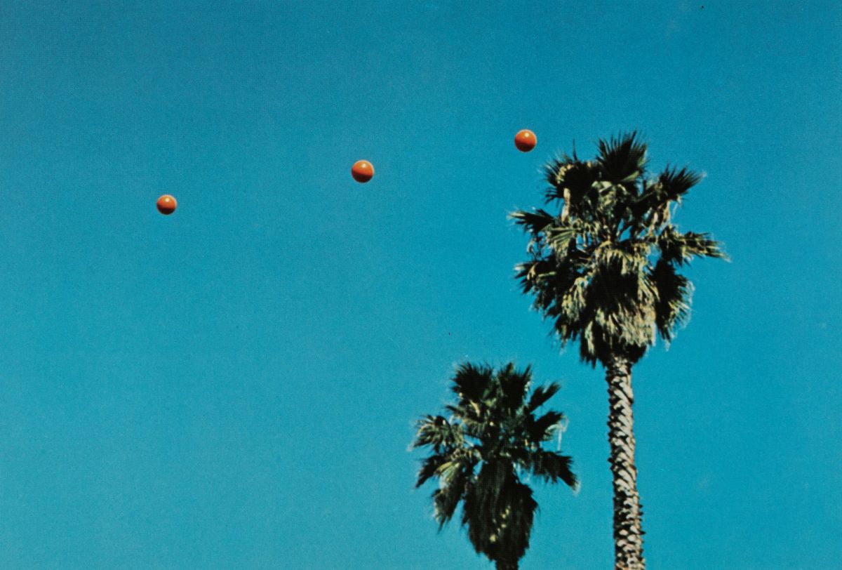 John Baldessari - Throwing Three Balls in The Air To Get a Straight Line (best Of 36 Attempts)