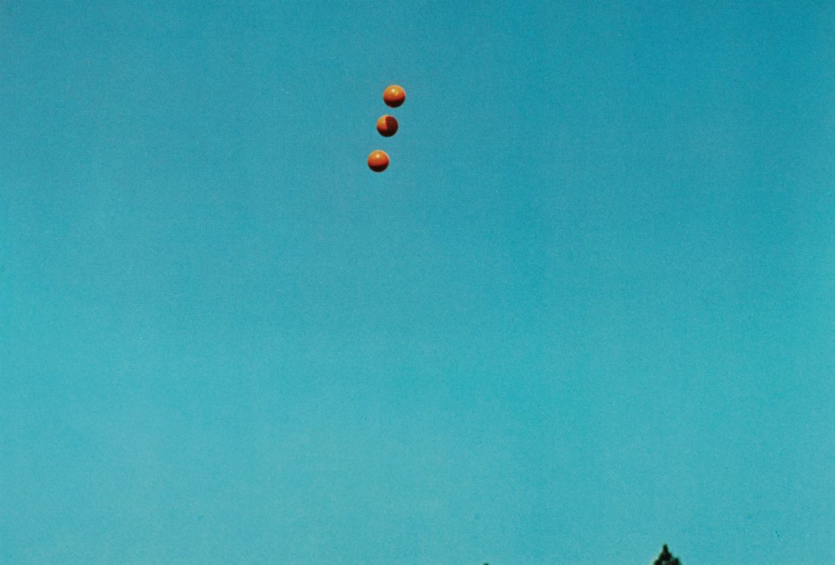 John Baldessari - Throwing Three Balls in The Air To Get a Straight Line (best Of 36 Attempts)