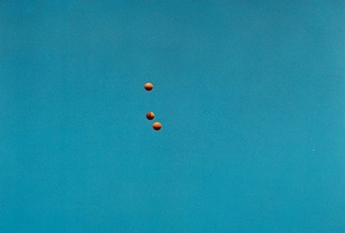 John Baldessari - Throwing Three Balls in The Air To Get a Straight Line (best Of 36 Attempts)