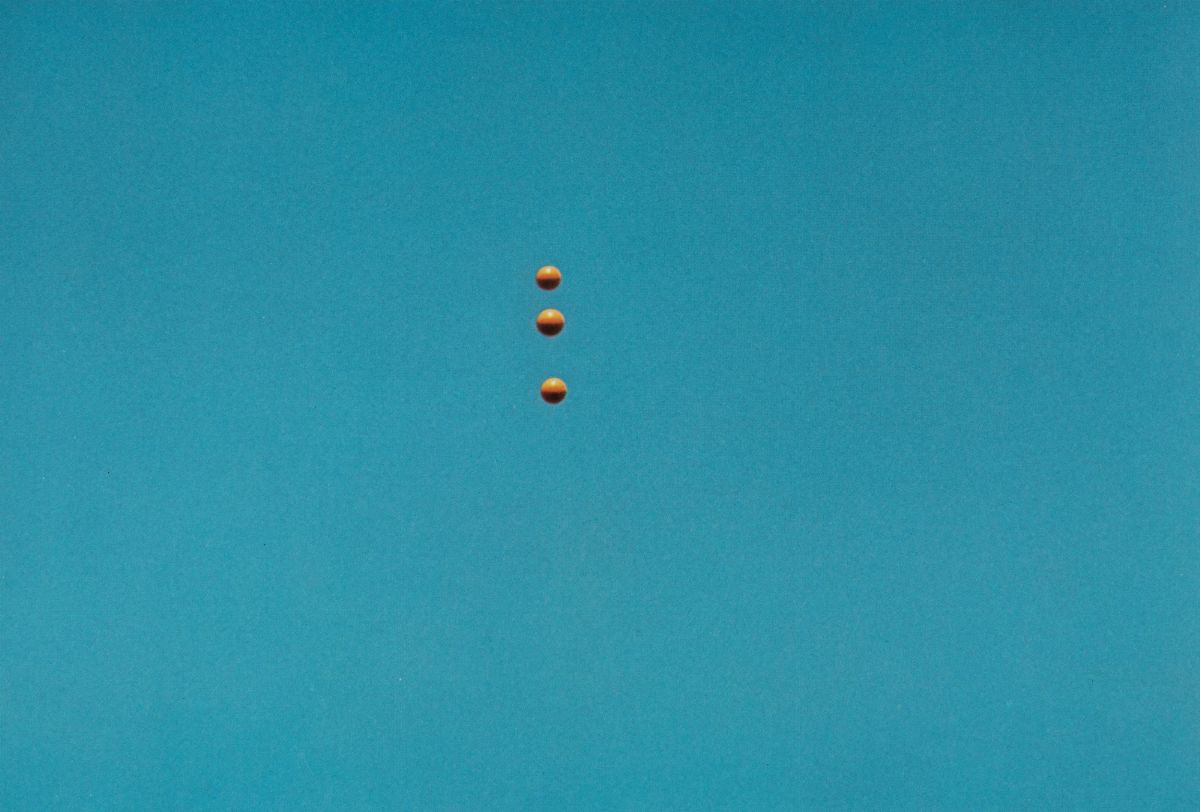 John Baldessari - Throwing Three Balls in The Air To Get a Straight Line (best Of 36 Attempts)