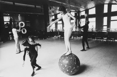 Scuola Nazionale del Circo - Stampa vintage alla gelatina ai sali d'argento, 1977