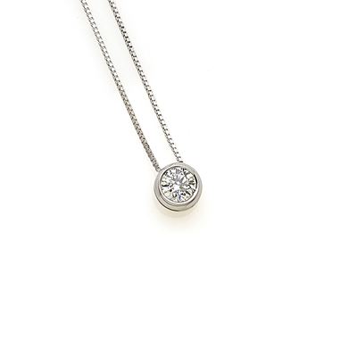 Collana in oro bianco 18K con diamante taglio brillante, ct 0,37 circa