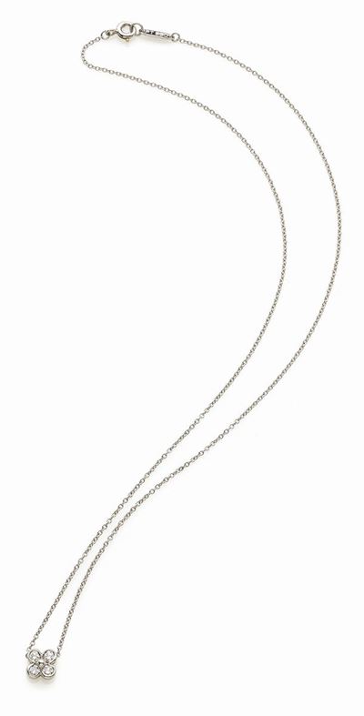 Tiffany & Co., Collana in platino con pendente a quadrifoglio e diamanti