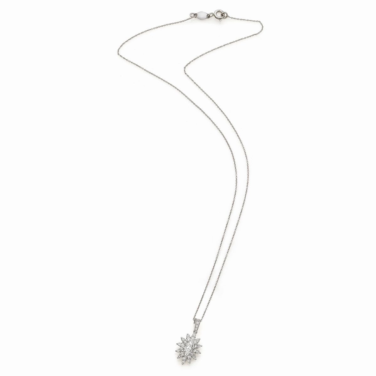 Collana in oro bianco 18K con pendente floreale e diamanti