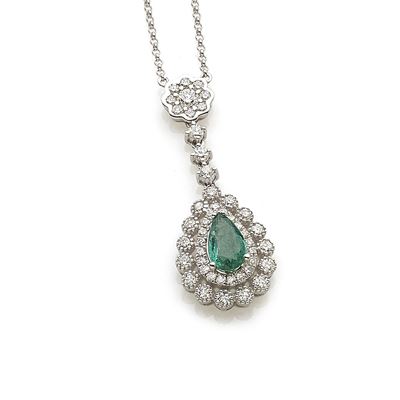Collana con pendente in oro bianco 18K, smeraldo e diamanti
