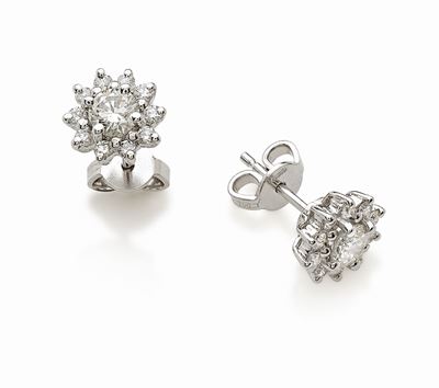 Orecchini in oro bianco 18K con diamanti