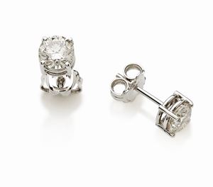 WHITE GOLD 18K EARRINGS WITH BRILLIANT CUT DIAMONDS<br>