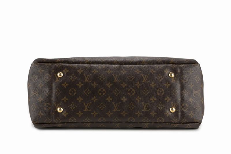 Sold at Auction: Louis Vuitton, Louis Vuitton Artsy Monogram