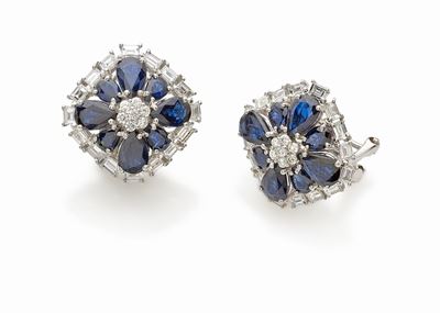 Orecchini in oro bianco 18K con zaffiri e diamanti