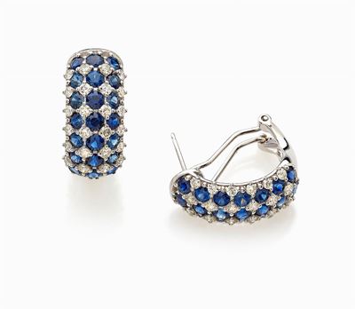 Orecchini in oro bianco 18K con diamanti e zaffiri