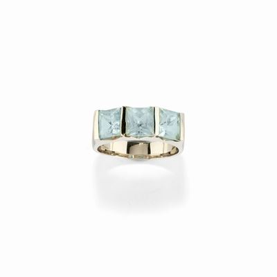 Anello con Topazi