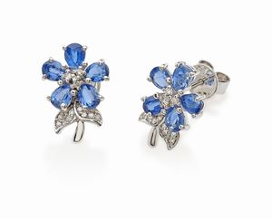 PAIO DI ORECCHINI IN ORO, DIAMANTI E CIANITI