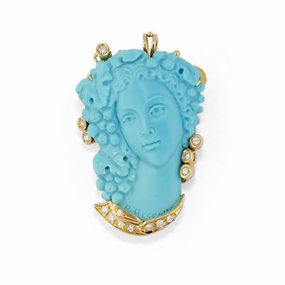 Pendente in oro giallo 18K con cammeo e pasta di turchese, ornato con diamanti taglio brillante