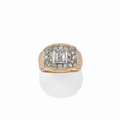 Anello in oro bicolore 18K con diamanti taglio vecchio, ct 1,50