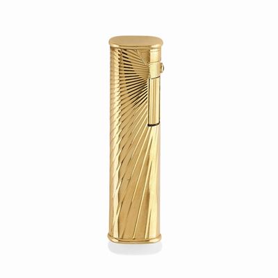 Dunhill, Accendino in oro giallo 18K con rubino cabochon