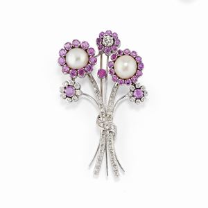 A 18K white gold, pearl, ruby and diamond brooch 