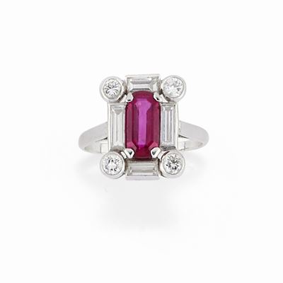 Anello con rubino birmano e diamanti, circa 1935