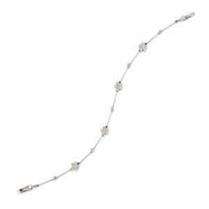 A 18K white gold and diamonds bracelet