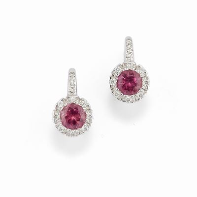 Orecchini in oro bianco 18K con zaffiri rosa e diamanti