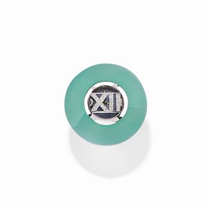  - A 18K white gold, quartz, mother-of-pearl and diamond ring with watch, defects