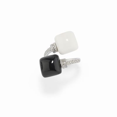 Anello in oro bianco 18K con onice, agata e diamanti