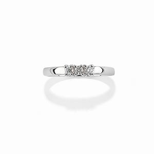  - A 18K white gold and diamond trilogy ring