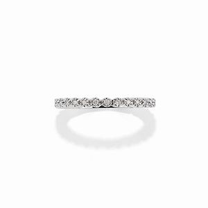  - A 18K white gold and diamond ring